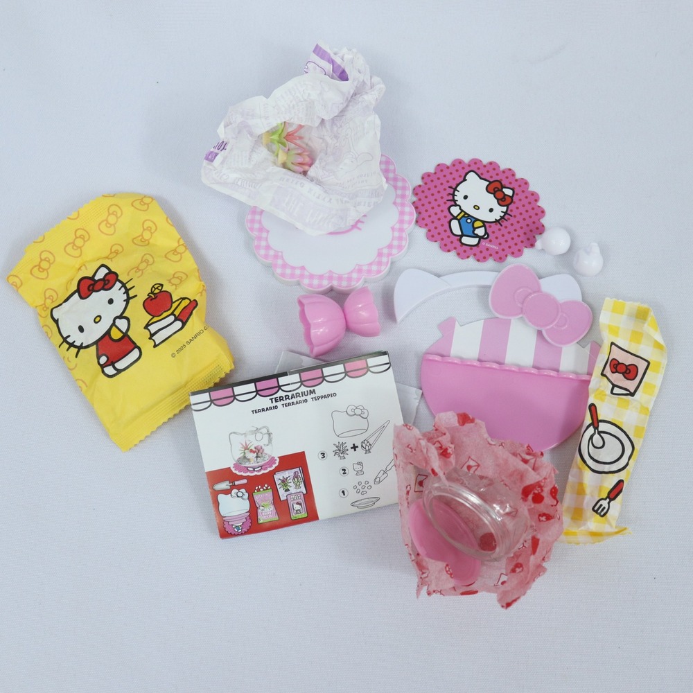 MGA Miniverse Make It Mini Hello Kitty Series 2 Terrarium New Opened